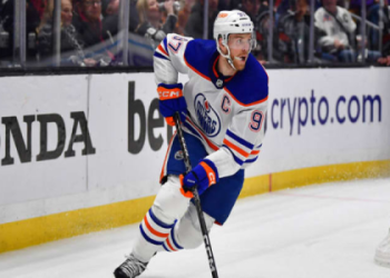 NHL Hockey： How Many Periods Are Played in Each Game？