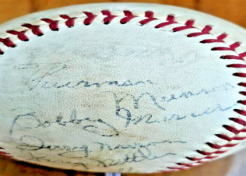 thurman munson autographed baseball