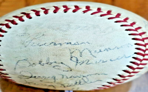 thurman munson autographed baseball