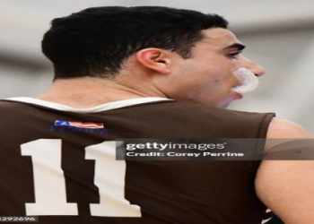 NBA Mouthguard: Whats the Deal? (Simple Guide for Hoops Fans)