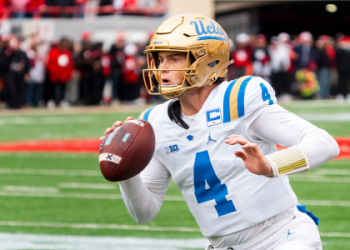 7 Expert Tips for Where to Watch UCLA Bruins Football vs Nebraska Cornhuskers Football in 2024 (Ultimate Guide)