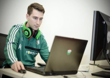 7 Expert Secrets to Stream College Football Like a Pro: Ultimate Guide for 2024